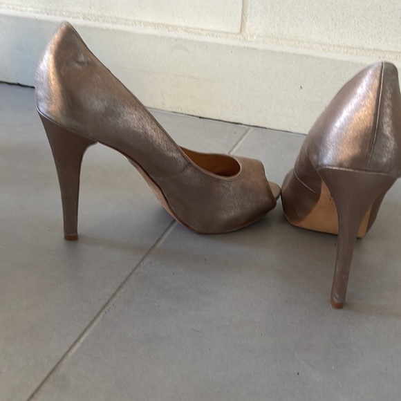 Badgley Mischka peep toe platform heels - Picture 4 of 5